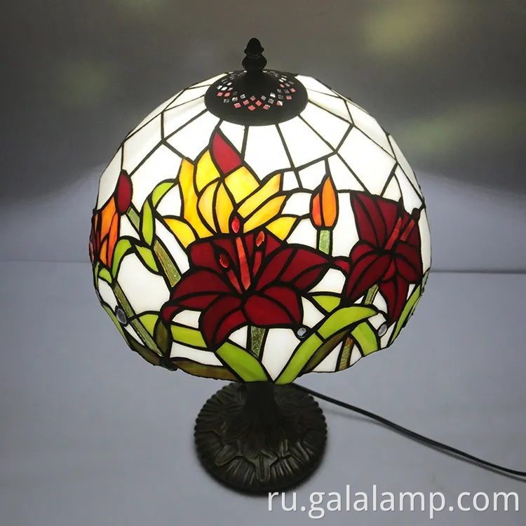 Элегантная стеклянная настольная лампа для спальни и гостиной